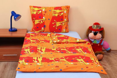 Povlečení dětské bavlna 90x135 + 45x60 cm Žirafa oranžová, nitěný knoflík